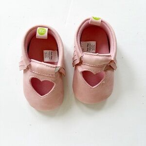NEW ⭐️ first steps baby moccasins pink heart cut out with fringe moccasins 2